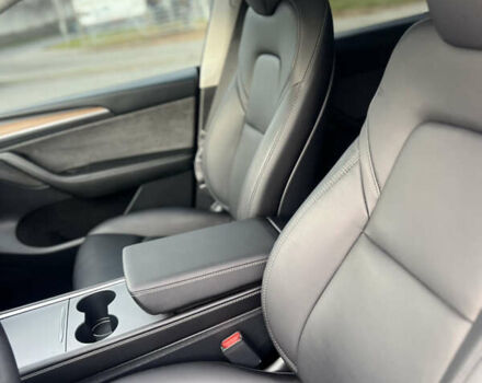 Черный Тесла Model Y, объемом двигателя 0 л и пробегом 25 тыс. км за 31500 $, фото 19 на Automoto.ua