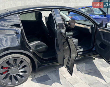 Черный Тесла Model Y, объемом двигателя 0 л и пробегом 12 тыс. км за 32500 $, фото 5 на Automoto.ua