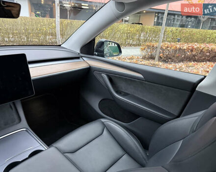 Черный Тесла Model Y, объемом двигателя 0 л и пробегом 48 тыс. км за 31500 $, фото 25 на Automoto.ua