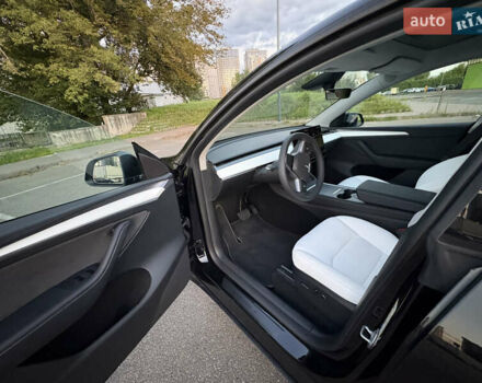 Черный Тесла Model Y, объемом двигателя 0 л и пробегом 965 тыс. км за 31900 $, фото 11 на Automoto.ua