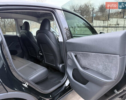 Черный Тесла Model Y, объемом двигателя 0 л и пробегом 19 тыс. км за 36500 $, фото 49 на Automoto.ua