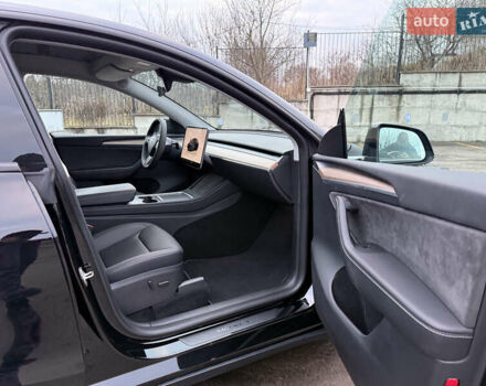 Черный Тесла Model Y, объемом двигателя 0 л и пробегом 19 тыс. км за 36500 $, фото 37 на Automoto.ua