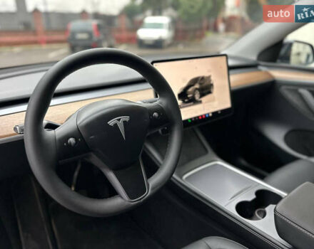 Черный Тесла Model Y, объемом двигателя 0 л и пробегом 4 тыс. км за 37777 $, фото 18 на Automoto.ua