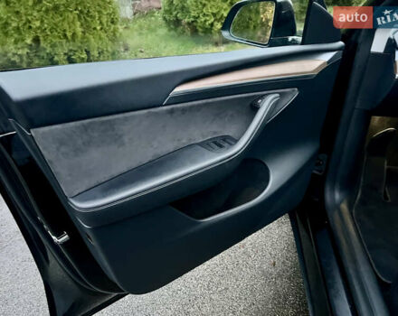 Черный Тесла Model Y, объемом двигателя 0 л и пробегом 5 тыс. км за 33800 $, фото 14 на Automoto.ua