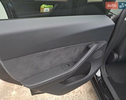 Черный Тесла Model Y, объемом двигателя 0 л и пробегом 21 тыс. км за 29000 $, фото 19 на Automoto.ua