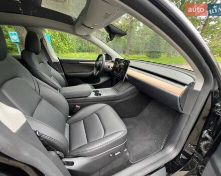 Черный Тесла Model Y, объемом двигателя 0 л и пробегом 4 тыс. км за 29999 $, фото 19 на Automoto.ua