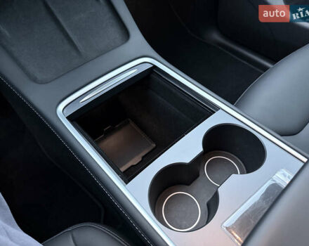 Черный Тесла Model Y, объемом двигателя 0 л и пробегом 19 тыс. км за 36500 $, фото 87 на Automoto.ua