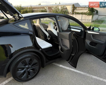 Черный Тесла Model Y, объемом двигателя 0 л и пробегом 965 тыс. км за 31900 $, фото 5 на Automoto.ua