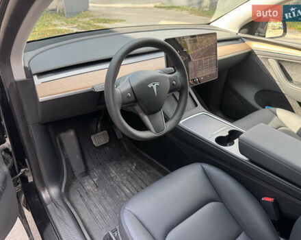 Черный Тесла Model Y, объемом двигателя 0 л и пробегом 2 тыс. км за 38300 $, фото 21 на Automoto.ua