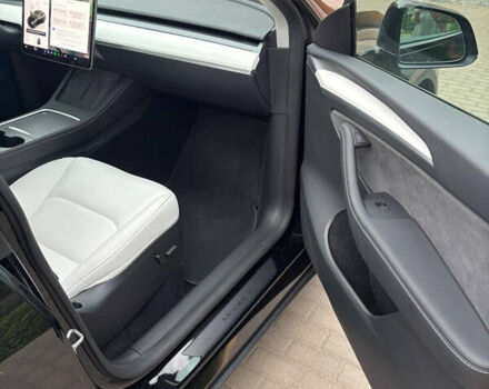 Черный Тесла Model Y, объемом двигателя 0 л и пробегом 2 тыс. км за 34100 $, фото 12 на Automoto.ua