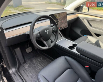 Черный Тесла Model Y, объемом двигателя 0 л и пробегом 2 тыс. км за 38300 $, фото 22 на Automoto.ua
