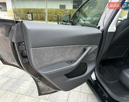 Черный Тесла Model Y, объемом двигателя 0 л и пробегом 48 тыс. км за 31500 $, фото 27 на Automoto.ua