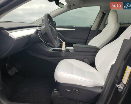 Черный Тесла Model Y, объемом двигателя 0 л и пробегом 23 тыс. км за 20800 $, фото 5 на Automoto.ua