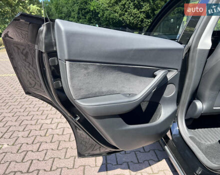 Черный Тесла Model Y, объемом двигателя 0 л и пробегом 46 тыс. км за 26999 $, фото 15 на Automoto.ua