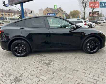 Черный Тесла Model Y, объемом двигателя 0 л и пробегом 19 тыс. км за 33000 $, фото 2 на Automoto.ua