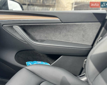 Черный Тесла Model Y, объемом двигателя 0 л и пробегом 2 тыс. км за 38300 $, фото 32 на Automoto.ua