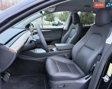 Черный Тесла Model Y, объемом двигателя 0 л и пробегом 19 тыс. км за 36500 $, фото 83 на Automoto.ua