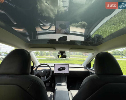Черный Тесла Model Y, объемом двигателя 0 л и пробегом 18 тыс. км за 27998 $, фото 3 на Automoto.ua