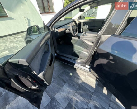 Черный Тесла Model Y, объемом двигателя 0 л и пробегом 1 тыс. км за 32900 $, фото 4 на Automoto.ua