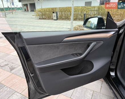 Черный Тесла Model Y, объемом двигателя 0 л и пробегом 48 тыс. км за 31500 $, фото 29 на Automoto.ua