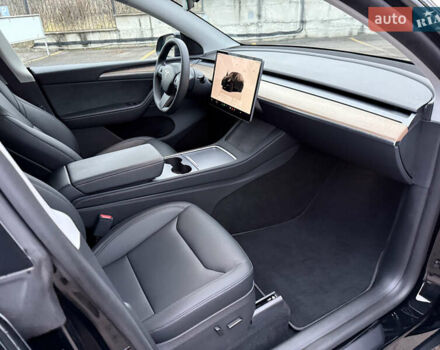 Черный Тесла Model Y, объемом двигателя 0 л и пробегом 19 тыс. км за 36500 $, фото 41 на Automoto.ua