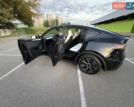 Черный Тесла Model Y, объемом двигателя 0 л и пробегом 965 тыс. км за 31900 $, фото 10 на Automoto.ua
