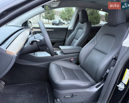 Черный Тесла Model Y, объемом двигателя 0 л и пробегом 19 тыс. км за 36500 $, фото 84 на Automoto.ua