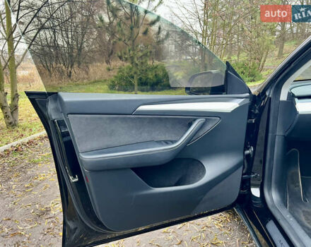 Черный Тесла Model Y, объемом двигателя 0 л и пробегом 71 тыс. км за 24400 $, фото 25 на Automoto.ua