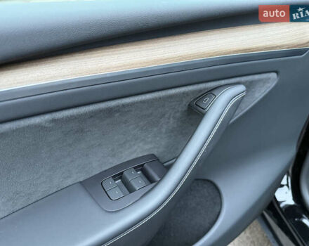 Черный Тесла Model Y, объемом двигателя 0 л и пробегом 19 тыс. км за 36500 $, фото 80 на Automoto.ua