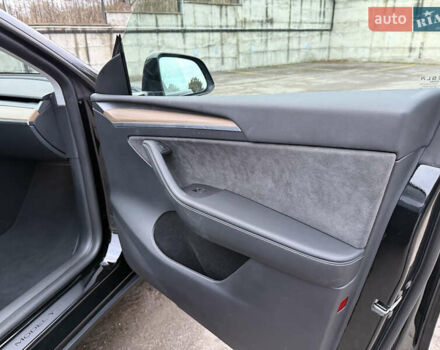 Черный Тесла Model Y, объемом двигателя 0 л и пробегом 19 тыс. км за 36500 $, фото 45 на Automoto.ua