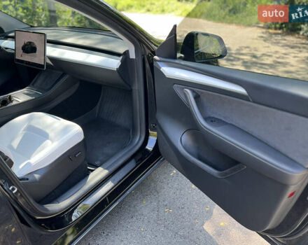 Черный Тесла Model Y, объемом двигателя 0 л и пробегом 7 тыс. км за 35500 $, фото 10 на Automoto.ua