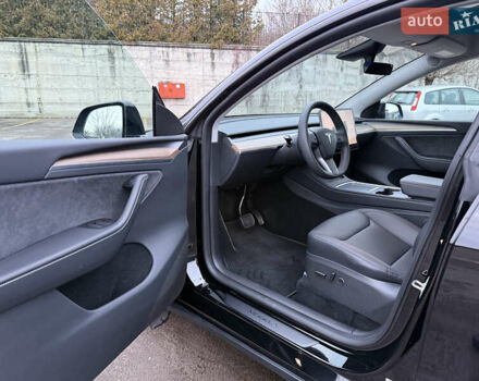 Черный Тесла Model Y, объемом двигателя 0 л и пробегом 19 тыс. км за 36500 $, фото 79 на Automoto.ua