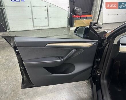 Черный Тесла Model Y, объемом двигателя 0 л и пробегом 80 тыс. км за 28000 $, фото 15 на Automoto.ua