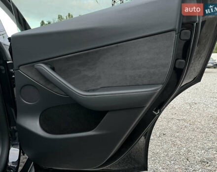 Черный Тесла Model Y, объемом двигателя 0 л и пробегом 1 тыс. км за 36000 $, фото 17 на Automoto.ua