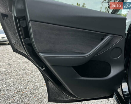 Черный Тесла Model Y, объемом двигателя 0 л и пробегом 1 тыс. км за 36000 $, фото 15 на Automoto.ua