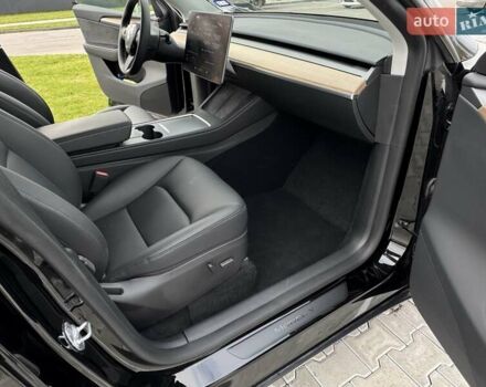Черный Тесла Model Y, объемом двигателя 0 л и пробегом 14 тыс. км за 27500 $, фото 4 на Automoto.ua