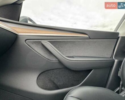 Черный Тесла Model Y, объемом двигателя 0 л и пробегом 14 тыс. км за 27500 $, фото 12 на Automoto.ua