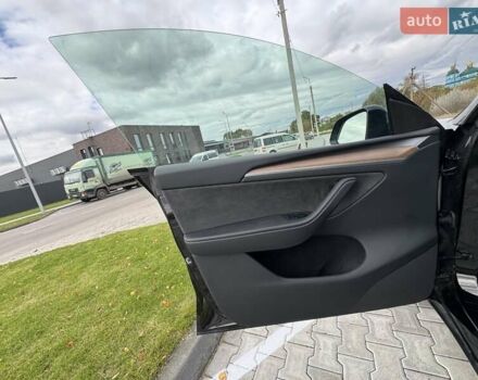 Черный Тесла Model Y, объемом двигателя 0 л и пробегом 14 тыс. км за 27500 $, фото 6 на Automoto.ua
