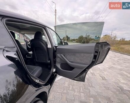 Черный Тесла Model Y, объемом двигателя 0 л и пробегом 14 тыс. км за 27500 $, фото 7 на Automoto.ua
