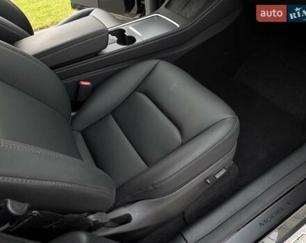 Черный Тесла Model Y, объемом двигателя 0 л и пробегом 14 тыс. км за 27500 $, фото 3 на Automoto.ua