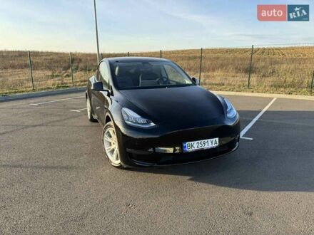 Тесла Model Y 2020 в Ровно на Automoto.ua Черный Тесла Model Y, объемом двигателя 0 л и пробегом 52 тыс. км за 21499 $, фото 1 на Automoto.ua