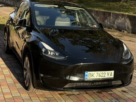 Тесла Model Y 2023 в Ровно на Automoto.ua Черный Тесла Model Y, объемом двигателя 0 л и пробегом 20 тыс. км за 30999 $, фото 1 на Automoto.ua