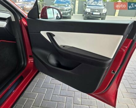 Красный Тесла Model Y, объемом двигателя 0 л и пробегом 72 тыс. км за 22999 $, фото 52 на Automoto.ua