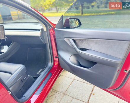 Красный Тесла Model Y, объемом двигателя 0 л и пробегом 58 тыс. км за 25500 $, фото 7 на Automoto.ua