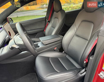 Красный Тесла Model Y, объемом двигателя 0 л и пробегом 60 тыс. км за 25000 $, фото 4 на Automoto.ua