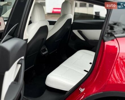 Червоний Тесла Model Y, об'ємом двигуна 0 л та пробігом 25 тис. км за 30999 $, фото 14 на Automoto.ua