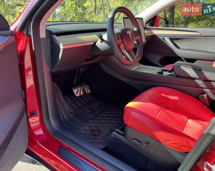 Красный Тесла Model Y, объемом двигателя 0 л и пробегом 81 тыс. км за 31500 $, фото 5 на Automoto.ua