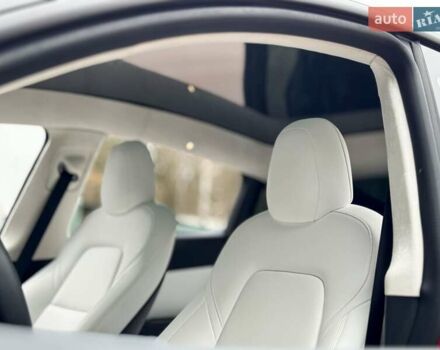 Червоний Тесла Model Y, об'ємом двигуна 0 л та пробігом 25 тис. км за 30999 $, фото 13 на Automoto.ua