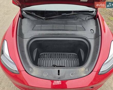 Тесла Model Y 2022 в Костополе на Automoto.ua Красный Тесла Model Y, объемом двигателя 0 л и пробегом 129 тыс. км за 17500 $, фото 33 на Automoto.ua