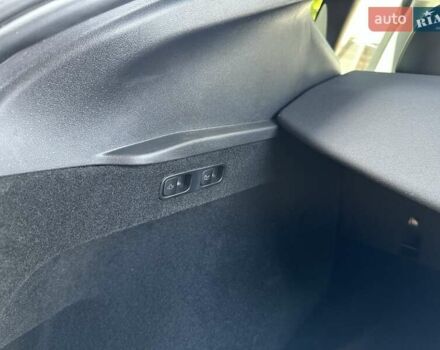 Червоний Тесла Model Y, об'ємом двигуна 0 л та пробігом 12 тис. км за 29900 $, фото 46 на Automoto.ua